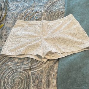 Adorable Crown & Ivy eyelet lace shorts. Size 14 color white